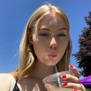 Meet your Posher, Elisa